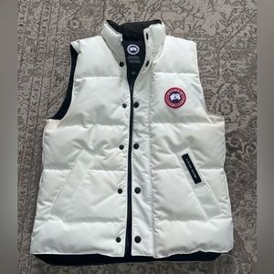 Canada Goose Vest Excellent condition comes with a Box